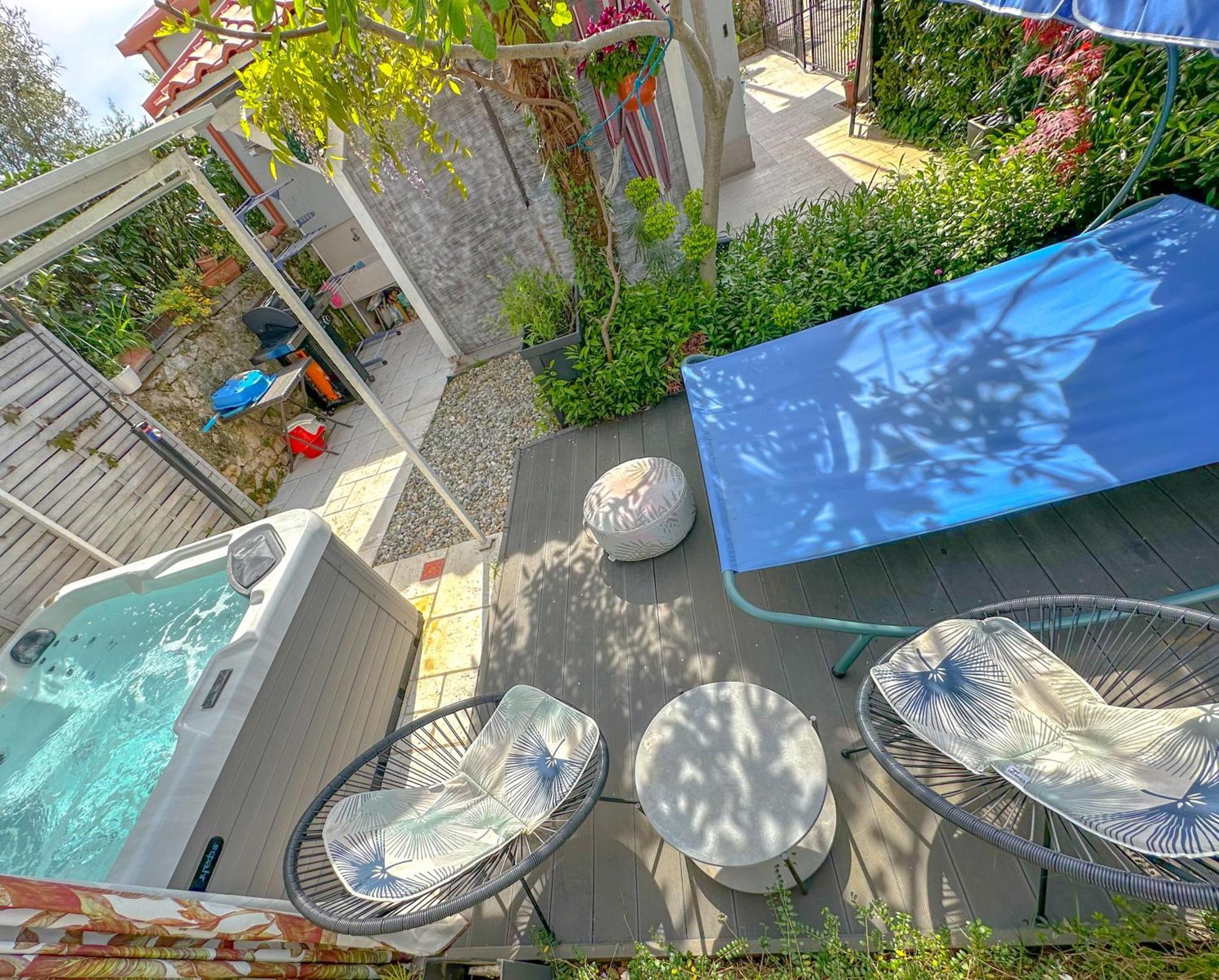 Beachfront House With Private Jacuzzi And Garden Zára Kültér fotó