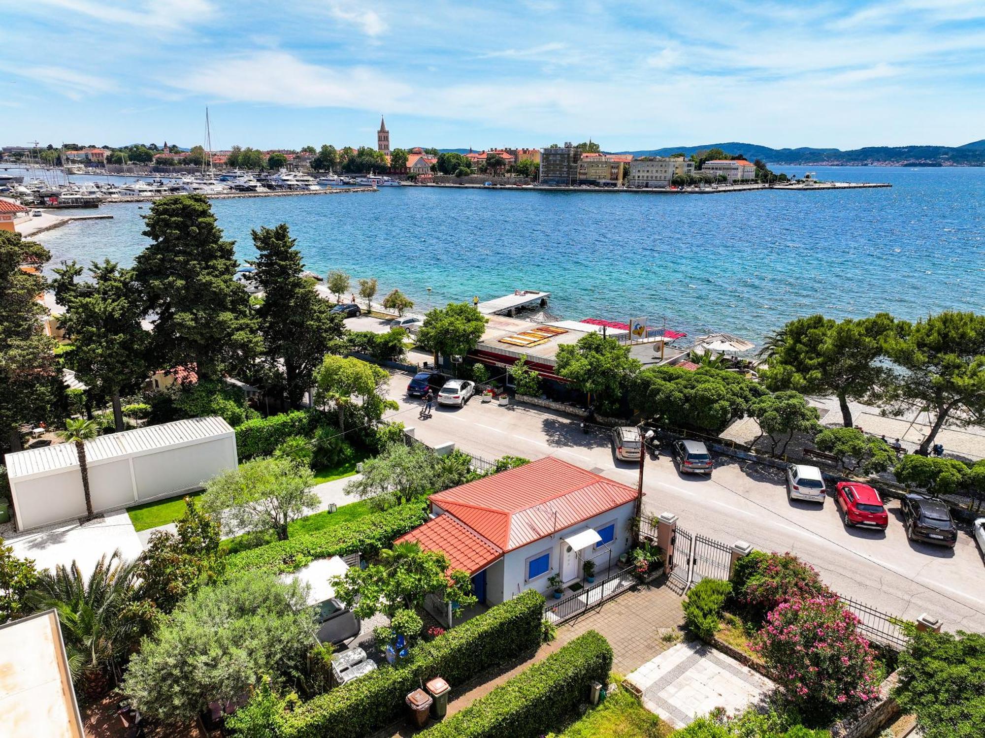 Beachfront House With Private Jacuzzi And Garden Zára Kültér fotó
